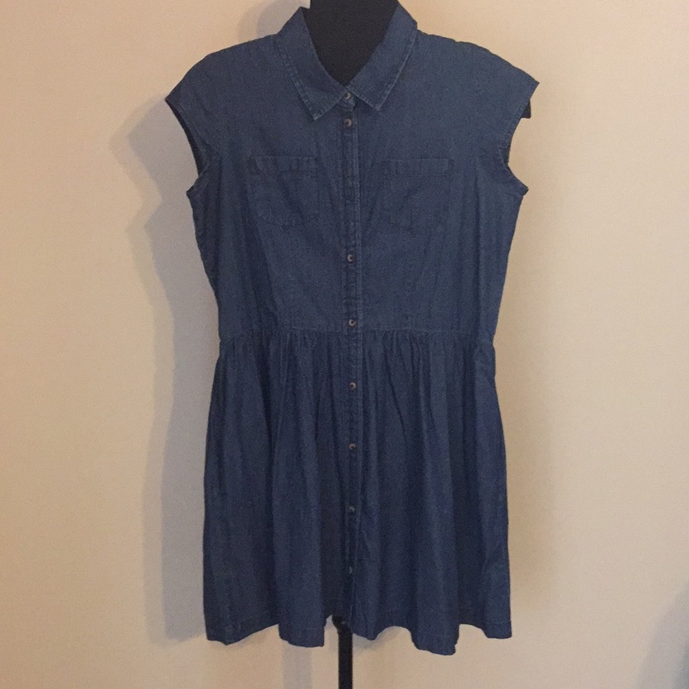 NWT - Arizona Short-Sleeve Chambray Shirtdress